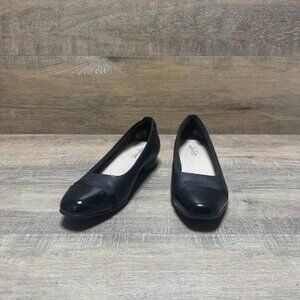 Clarks Juliet Monte Shiny Cap Toe Low Heel Shoe Women's Size 7
